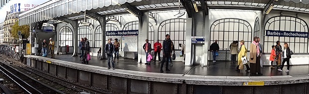 Le Métro Barbès Rochechouart, qui dessert la ligne 2 et 4 du métro, carrefour de lignes strétégique de Parie Nord.